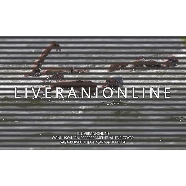 (110719) -- SHANGHAI, July 19, 2011 () -- Players compete in the women\'s open water 10km race at the 14th FINA World Championships in Shanghai, east China, July 19, 2011. Britain\'s Keri-Anne Michelle Payne grabbed the gold medal with 2:01:58.1. Italy\'s Martina Grimaldi got the silver medal with 2:01:59.9. Greece\'s Marianna Lymperta held the bronze medal with 2:02:01.8. (/Pei Xin) (sqq)