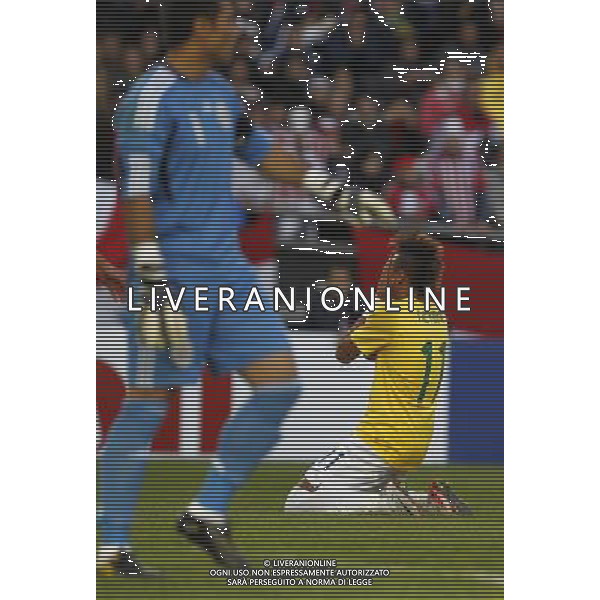 LA PLATA, July 18, 2011 ()Brazil\'s Neymar (R) reacts at the end of the match of quarterfinals of Copa America between Brazil and Paraguay in La Plata, Argentina. July 17, 2011. Paraguay won 2 0. (Claudio Cruz) (py)