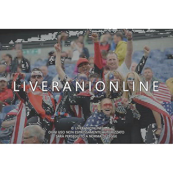 FRANKFURT, July 17, 2011 ()Fans of the USA cheer before the beginning of the final match between Japan and the United States at the 2011 FIFA Women\'s World Cup in Frankfurt, Germany, July 17, 2011. (/Li Jundong)