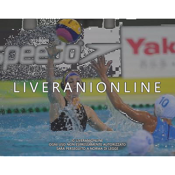 SHANGHAI, July 19, 2011 Lee Anne Keet (L) of South Africa competes in the preliminary round of women\'s water polo event between Italy and South Africa at the 14th FINA World Championships in Shanghai, east China, July 19, 2011. Italy won the match 18 2. (/Yang Zongyou) (sqq)