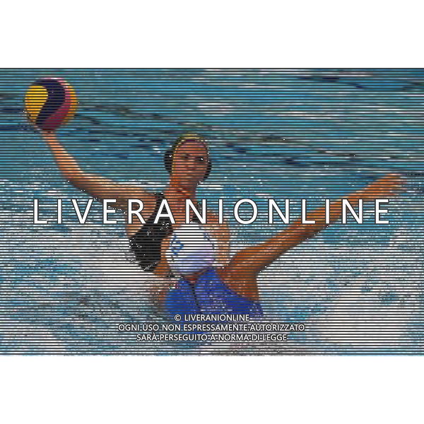 SHANGHAI, July 19, 2011 Teresa Frassinetti (front) of Italy competes in the preliminary round of women\'s water polo event between Italy and South Africa at the 14th FINA World Championships in Shanghai, east China, July 19, 2011. Italy won the match 18 2. (/Chen Fei) (sqq)