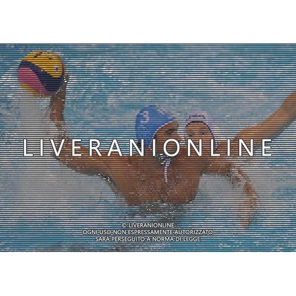 (110720) SHANGHAI, July 20, 2011 () Niccolo Gitto (front) of Italy competes in the preliminary round of men\'s water polo event between the United States and Italy at the 14th FINA World Championships in Shanghai, east China, July 20, 2011. Italy won the match 8 5. (/Yang Lei) (sqq)