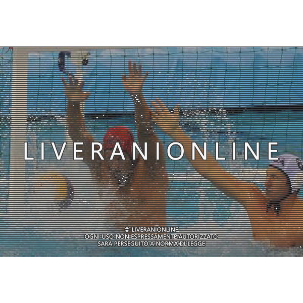 (110720) SHANGHAI, July 20, 2011 () Merill Moses (L) of the United States defends a shot in the preliminary round of men\'s water polo event between the United States and Italy at the 14th FINA World Championships in Shanghai, east China, July 20, 2011. Italy won the match 8 5. (/Yang Lei) (sqq)