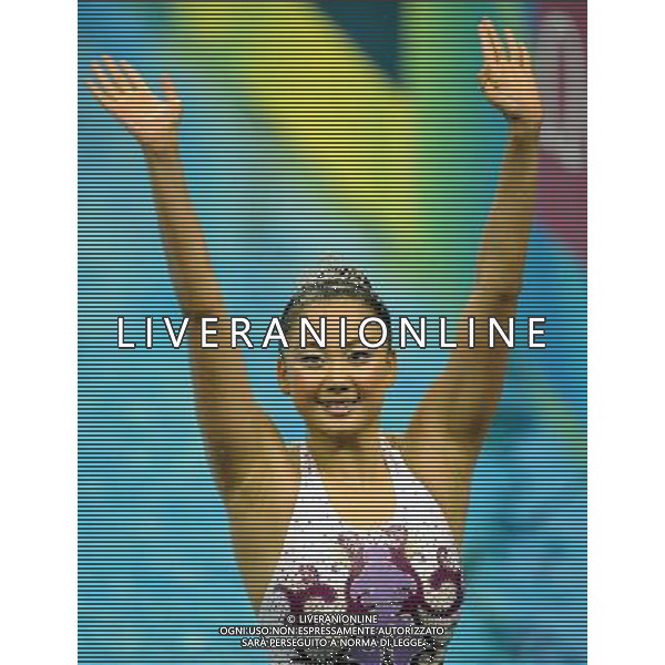 (110720) SHANGHAI, July 20, 2011 () Sun Wenyan of China waves to spectators after competing in the final of the solo free synchronized swimming competition at the 14th FINA World Championships in Shanghai, east China, July 20, 2011. Sun won the bronze medal with 95.840 points. (/Yang Zongyou)