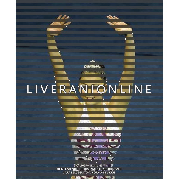 (110720) SHANGHAI, July 20, 2011 () Sun Wenyan of China waves to spectators after competing in the final of the solo free synchronized swimming competition at the 14th FINA World Championships in Shanghai, east China, July 20, 2011. Sun won the bronze medal with 95.840 points. (/Guo Yong)