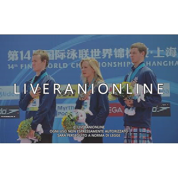 (110721) -- SHANGHAI, July 21, 2011 () -- Andrew Gemmell, Ashley Grace Twichell, and Sean Ryan (from L to R) of the United States attend the awarding ceremony of open water 5km team race at the 14th FINA World Championships in Shanghai, east China, July 21, 2011. The U.S. team claimed the title with 57:00.6. (/Guo Yong) (zgp)