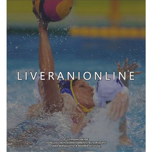 (110721) -- SHANGHAI, July 21, 2011 () -- Blanca Gil Sorli (C) of Spain shoots in the preliminary round of women\'s water polo event between Spain and Brazil at the 14th FINA World Championships in Shanghai, east China, July 21, 2011. Spain won the match 12-4. (/Wang Yuguo) (sqq)