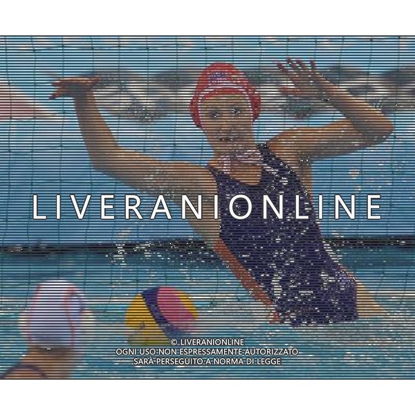 (110721) -- SHANGHAI, July 21, 2011 () -- Ilse Suzanne Van Der Meijden (back) of the Netherlands defends a shot in the preliminary round of women\'s water polo event between Hungary and the Netherlands at the 14th FINA World Championships in Shanghai, east China, July 21, 2011. Hungary drew 9-9 with the Netherlands. (/Wang Yuguo) (sqq)