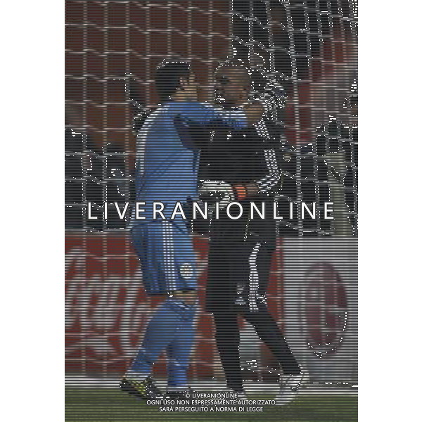 (110721) -- MENDOZA, July 21, 2011 () -- Paraguay\'s goalkeeper Justo Villar (L) and Venezuela\'s goalkeeper Renny Vega hug after the semifinal match of Copa America in Mendoza, Argentina, July 20, 2011. Paraguay won 5-3 on penalties and will face Uruguay in the final. (/Guillermo Arias)
