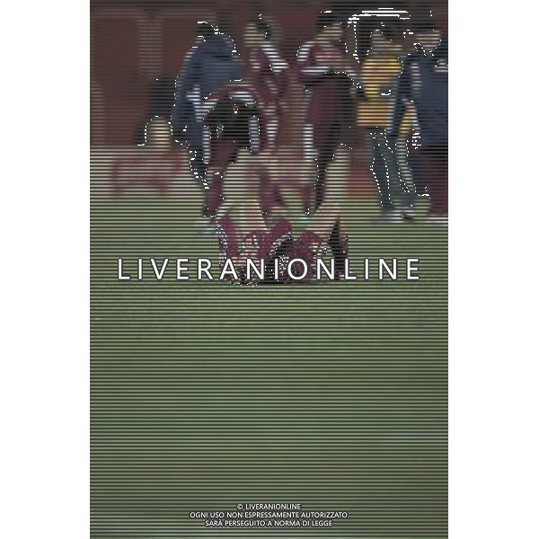 (110721) -- MENDOZA, July 21, 2011 () -- Venezuela\'s Juan Arango reacts after the semifinal match of Copa America against Paraguay in Mendoza, Argentina, July 20, 201. Paraguay won 5-3 on penalties and will face Uruguay in the final. (/David de la Paz)