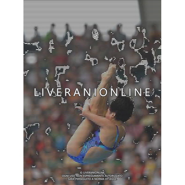 (110721) -- SHANGHAI, July 21, 2011 () -- Chen Ruolin of China competes in the final of the women\'s 10m platform diving event at the 14th FINA World Championships in Shanghai, east China, July 21, 2011. Chen Ruolin claimed the title with 405.30 points. (/Chen Fei) (zgp)