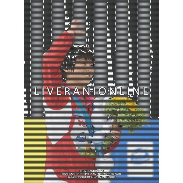 (110721) -- SHANGHAI, July 21, 2011 () -- China\'s Chen Ruolin waves to spectators at the awarding ceremony of the women\'s 10m platform diving event at the 14th FINA World Championships in Shanghai, east China, July 21, 2011. Chen Ruolin claimed the title with 405.30 points. (/Yang Zongyou) (zgp)