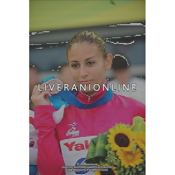 (110721) -- SHANGHAI, July 21, 2011 () -- Mexico\'s Paola Espinosa poses at the awarding ceremony of the women\'s 10m platform diving event at the 14th FINA World Championships in Shanghai, east China, July 21, 2011. Paola Espinosa won the bronze medal with 377.15 points. (/Yang Zongyou) (zgp)