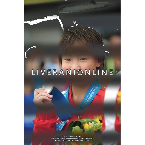 (110721) -- SHANGHAI, July 21, 2011 () -- China\'s Hu Yadan poses at the awarding ceremony of the women\'s 10m platform diving event at the 14th FINA World Championships in Shanghai, east China, July 21, 2011. Hu Yadan won the silver medal with 394.00 points. (/Yang Zongyou) (zgp)