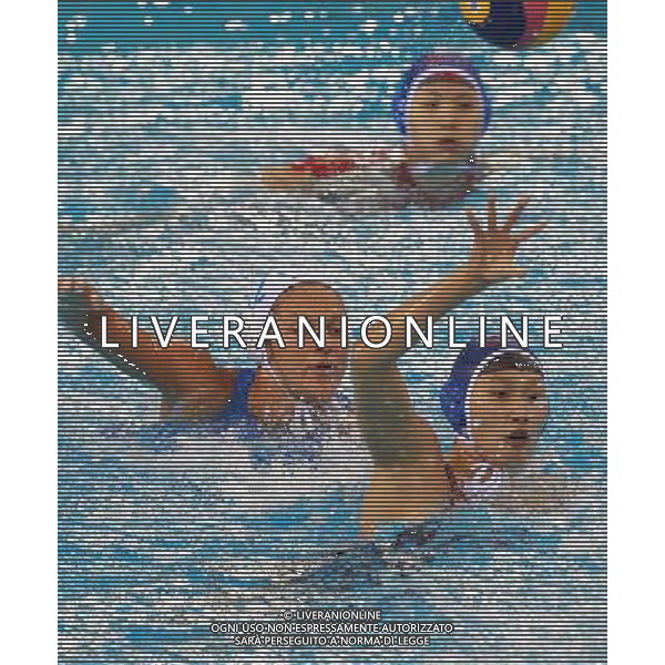 (110721) -- SHANGHAI, July 21, 2011 () -- Players compete in the preliminary round of women\'s water polo event between China and Italy at the 14th FINA World Championships in Shanghai, east China, July 21, 2011. Italy won the match 10-9. (/Pei Xin) (sqq)