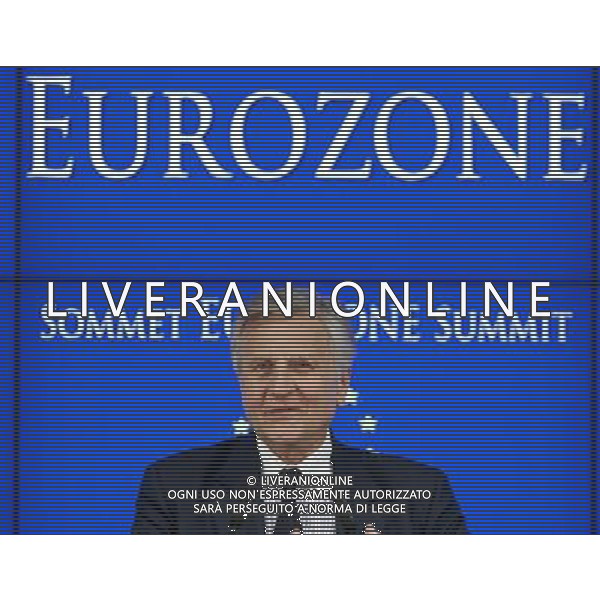(110721) -- Brussels, July 21, 2011 () -- President of European Central Bank Jean-Claude Trichet attends a press conference after the Eurozone Emergency Summit in Brussels, Capital of Belgium, July 21, 2011. Eurozone leaders Thursday agreed on a second bailout package for Greeece, with a total official financing of an estimated 109 billion euros. (/Thierry Monasse)(ww)