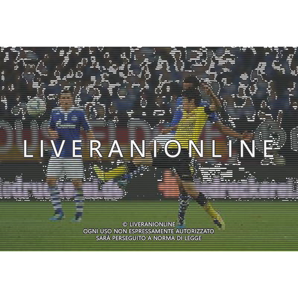 firo : Fußball,Fussball, 23.07.2011 1.BL, 1.Bundesliga, Saison 2011/2012 Supercup 2011, FC SCHALKE 04 - BVB, Borussia Dortmund, 4:3 n.E. Shinji KAGAWA, BVB , vorne gegen MATIP $worldrightsEs gelten unsere AGB, einsehbar auf www.firosportphoto.de copyright by firo sportphoto: Pfefferackerstr. 2a  45894 G e l s e n k i r c h e n www.firosportphoto.de mail@firosportphoto.de (V o l k s b a n k B o c h u m - W i t t e n ) BLZ.: 430 601 29 Kt. Nr.: 341 117 100 Tel:  0209 - 9304402 Fax:  0209 - 9304443