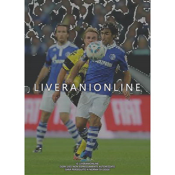 firo : Fußball,Fussball, 23.07.2011 1.BL, 1.Bundesliga, Saison 2011/2012 Supercup 2011, FC SCHALKE 04 - BVB, Borussia Dortmund, 4:3 n.E. RAUL, rechts Schalke gegen GÖTZE $worldrightsEs gelten unsere AGB, einsehbar auf www.firosportphoto.de copyright by firo sportphoto: Pfefferackerstr. 2a  45894 G e l s e n k i r c h e n www.firosportphoto.de mail@firosportphoto.de (V o l k s b a n k B o c h u m - W i t t e n ) BLZ.: 430 601 29 Kt. Nr.: 341 117 100 Tel:  0209 - 9304402 Fax:  0209 - 9304443