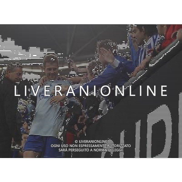 firo Fuvüball,Fussball, 23.07.2011 1..Bundesliga, Saison 2011/2012 3.Liga DFL Supercup Finale Meister gegen Pokalsieger 5:4 FC Schalke - BVB Borussia Dortmund Ralf Fv§hrmann Held des Tages mit bei den Fans in der Kurve Jubel $worldrightsEs gelten unsere AGB, einsehbar auf www.firosportphoto.de copyright by firo sportphoto: Pfefferackerstr. 2a¬† 45894 G e l s e n k i r c h e n www.firosportphoto.de mail@firosportphoto.de (V o l k s b a n k B o c h u m - W i t t e n ) BLZ.: 430 601 29 Kt. Nr.: 341 117 100 Tel:¬† 0209 - 9304402 Fax:¬† 0209 - 9304443