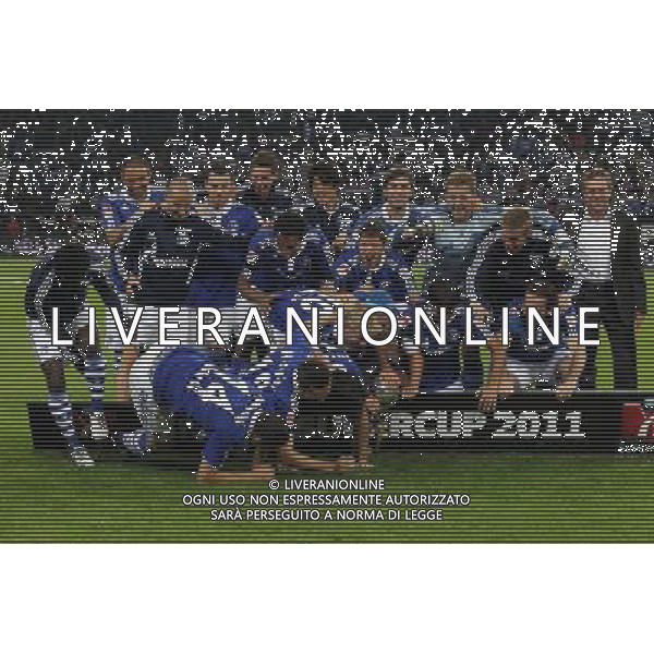 firo Fuvüball,Fussball, 23.07.2011 1..Bundesliga, Saison 2011/2012 3.Liga DFL Supercup Finale Meister gegen Pokalsieger 5:4 FC Schalke - BVB Borussia Dortmund Sieger Jubel Supercup Gewinner Teamfoto mannschaftsjubel $worldrightsEs gelten unsere AGB, einsehbar auf www.firosportphoto.de copyright by firo sportphoto: Pfefferackerstr. 2a¬† 45894 G e l s e n k i r c h e n www.firosportphoto.de mail@firosportphoto.de (V o l k s b a n k B o c h u m - W i t t e n ) BLZ.: 430 601 29 Kt. Nr.: 341 117 100 Tel:¬† 0209 - 9304402 Fax:¬† 0209 - 9304443