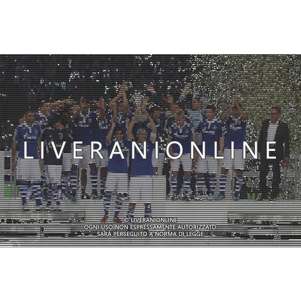 firo Fuvüball,Fussball, 23.07.2011 1..Bundesliga, Saison 2011/2012 3.Liga DFL Supercup Finale Meister gegen Pokalsieger 5:4 FC Schalke - BVB Borussia Dortmund Sieger Jubel Supercup Gewinner Teamfoto mannschaftsjubel Siegerehrung $worldrightsEs gelten unsere AGB, einsehbar auf www.firosportphoto.de copyright by firo sportphoto: Pfefferackerstr. 2a¬† 45894 G e l s e n k i r c h e n www.firosportphoto.de mail@firosportphoto.de (V o l k s b a n k B o c h u m - W i t t e n ) BLZ.: 430 601 29 Kt. Nr.: 341 117 100 Tel:¬† 0209 - 9304402 Fax:¬† 0209 - 9304443