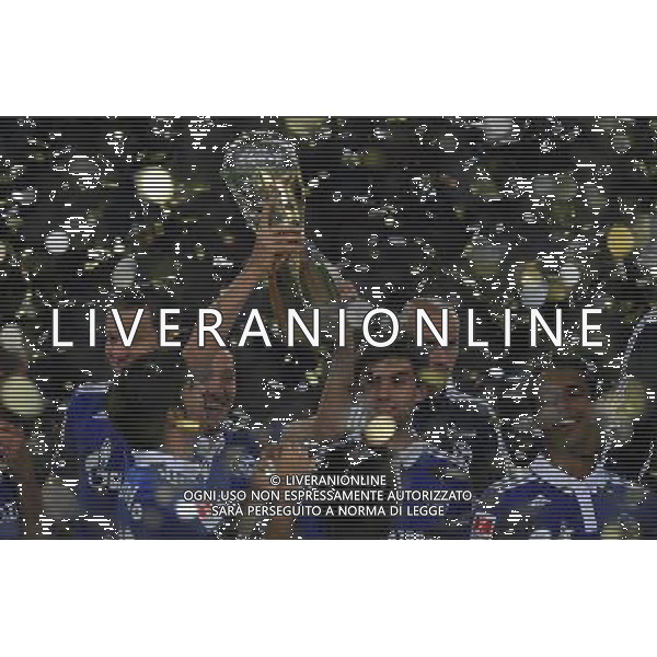 firo Fuvüball,Fussball, 23.07.2011 1..Bundesliga, Saison 2011/2012 3.Liga DFL Supercup Finale Meister gegen Pokalsieger 5:4 FC Schalke - BVB Borussia Dortmund Siegerehrung auf dem Podium Jubel mit Marco Hv?ger $worldrightsEs gelten unsere AGB, einsehbar auf www.firosportphoto.de copyright by firo sportphoto: Pfefferackerstr. 2a¬† 45894 G e l s e n k i r c h e n www.firosportphoto.de mail@firosportphoto.de (V o l k s b a n k B o c h u m - W i t t e n ) BLZ.: 430 601 29 Kt. Nr.: 341 117 100 Tel:¬† 0209 - 9304402 Fax:¬† 0209 - 9304443