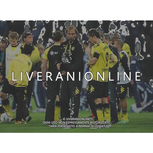 firo Fuvüball,Fussball, 23.07.2011 1..Bundesliga, Saison 2011/2012 3.Liga DFL Supercup Finale Meister gegen Pokalsieger 5:4 mnach Elfmeterschievüen FC Schalke - BVB Borussia Dortmund Gestik Jvºrgen Klopp mit Robert Lewandowski $worldrightsEs gelten unsere AGB, einsehbar auf www.firosportphoto.de copyright by firo sportphoto: Pfefferackerstr. 2a¬† 45894 G e l s e n k i r c h e n www.firosportphoto.de mail@firosportphoto.de (V o l k s b a n k B o c h u m - W i t t e n ) BLZ.: 430 601 29 Kt. Nr.: 341 117 100 Tel:¬† 0209 - 9304402 Fax:¬† 0209 - 9304443