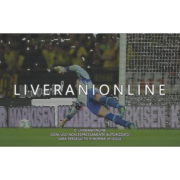 firo : Fußball,Fussball, 23.07.2011 1.BL, 1.Bundesliga, Saison 2011/2012 Supercup 2011, FC SCHALKE 04 - BVB, Borussia Dortmund, 4:3 n.E. Ralf FÄHRMANN, Schalke, hält seinen ersten Elfmeter gegen GROßKREUTZ $worldrightsEs gelten unsere AGB, einsehbar auf www.firosportphoto.de copyright by firo sportphoto: Pfefferackerstr. 2a  45894 G e l s e n k i r c h e n www.firosportphoto.de mail@firosportphoto.de (V o l k s b a n k B o c h u m - W i t t e n ) BLZ.: 430 601 29 Kt. Nr.: 341 117 100 Tel:  0209 - 9304402 Fax:  0209 - 9304443
