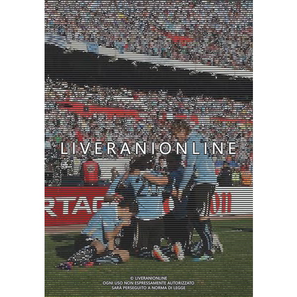 (110724) -- BUENOS AIRES, July 24, 2011 () -- Uruguay\'s players celebrate their goal during the final match of Copa America between Uruguay and Paraguay in Buenos Aires, Argentina, on July 24, 2011. (/Martin Zabala)