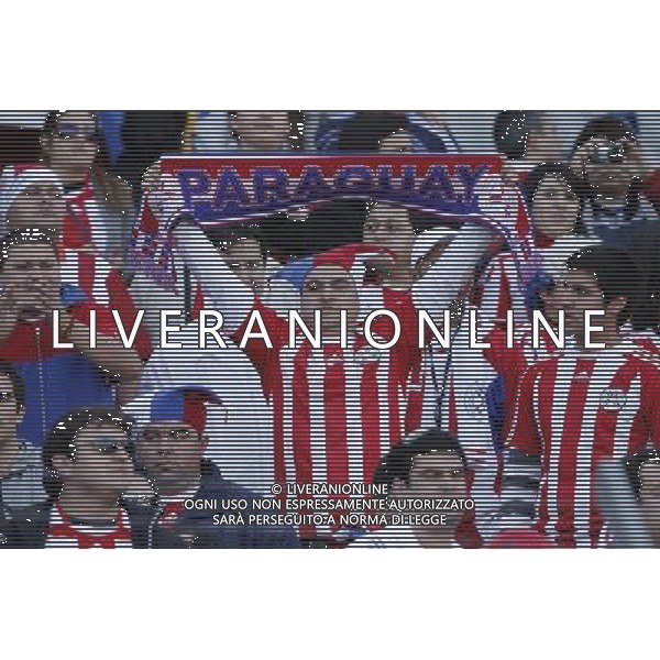 (110724) -- BUENOS AIRES, July 24, 2011 () -- Soccer fans of Paraguay show support to their national team before the final match of Copa America between Uruguay and Paraguay, in Buenos Aires, Argentina, July 24, 2011. (/Nicolas Celaya)