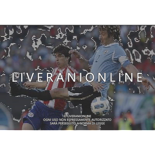 (110724) -- BUENOS AIRES, July 24, 2011 () -- Paraguay\\'b4s Pablo Zeballos\ (i) Uruguay`s Diego Lugano\ (d) (/Martín Zabala)