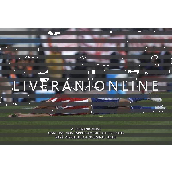 (110724) --BUENOS AIRES, July 24, 2011 () --Uruguay `s player fights for the ball against Paraguay`s during the final Copa AmÈrica Argentina 2011 match, in Buenos Aires, Argentina, July 24, 2011. (/Guillermo Arias)