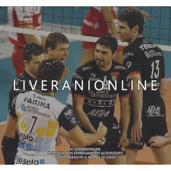 Ancona 18/04/2004 Volley Maschile Lube Macerata - Sisley Treviso Nella Foto: esultanza di Papi Samuele Ph: Chodi Cristiano/Ag. Aldo Liverani