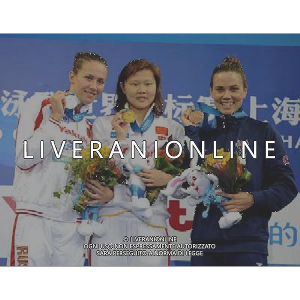 (110726) -- SHANGHAI, July 26, 2011 () -- Zhao Jing (C) of China, Anastasia Zueva (L) of Russia, Natalie Coughlin of the United States pose in the awarding ceremony of women\'s 100m backstroke swimming event at the 14th FINA World Championships in Shanghai, east China, July 26, 2011. Zhao Jing claimed the title with 59.05. Anastasia Zueva won the silver medal with 59.06. Natalie Coughlin got the bronze medal with 59.15. (/Yang Lei) (sqq)