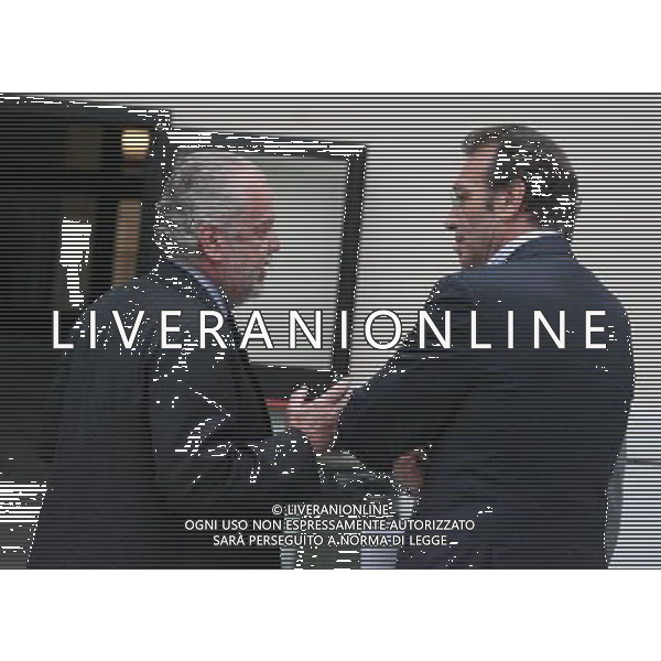 MILANO 27/7/2011 STUDI TELEVISIVI DI SPORT ITALIA VIA FELTRE PERESENTAZIONE DEL CALENDARIO DELLA SERIE A TIM 2011/2012 NELLA FOTO AURELIO DE LAURENTIIS ABBANDONA LO STUDIO ARRABIATO PER I SORTEGGI DEL CALENDARIO FOTO ROMANO/AG ALDO LIVERANI