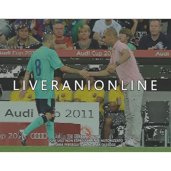 Audi Cup 2011 Bayern Monaco-Barcellona-International Porto Alegre-Milan Monaco Di Baviera (Germania) - 27.07.2011 Bayern Monaco-Barcellona Nella Foto:guardiola si complimenta con iniesta /Ph.Vitez-Ag. Aldo Liverani