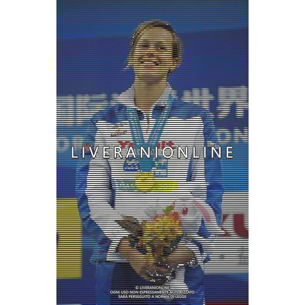 (110727) -- SHANGHAI, July 27, 2011 () -- Federica Pellegrini of Italy poses in the awarding ceremony of women\'s 200m freestyle swimming event at the 14th FINA World Championships in Shanghai, east China, July 27, 2011. Federica Pellegrini claimed the title with 1:55.58. (/Guo Yong) (sqq)
