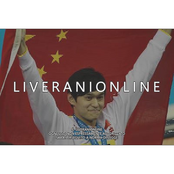 (110727) -- SHANGHAI, July 27, 2011 () -- Sun Yang of China poses after the awarding ceremony of men\'s 800m freestyle swimming event at the 14th FINA World Championships in Shanghai, east China, July 27, 2011. Sun Yang claimed the title with 7:38.57. (/Pei Xin) (sqq)