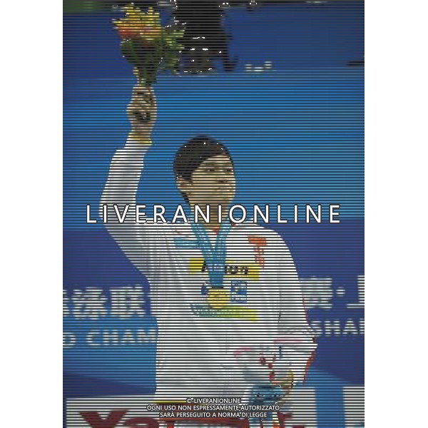 (110727) -- SHANGHAI, July 27, 2011 () -- Sun Yang of China poses in the awarding ceremony of men\'s 800m freestyle swimming event at the 14th FINA World Championships in Shanghai, east China, July 27, 2011. Sun Yang claimed the title with 7:38.57. (/Guo Yong) (sqq)