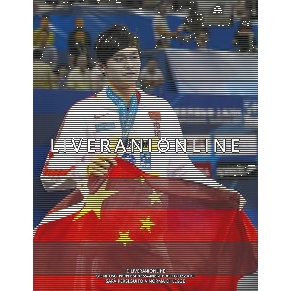 (110727) -- SHANGHAI, July 27, 2011 () -- Sun Yang of China poses in the awarding ceremony of men\'s 800m freestyle swimming event at the 14th FINA World Championships in Shanghai, east China, July 27, 2011. Sun Yang claimed the title with 7:38.57. (/Fan Jun) (sqq)
