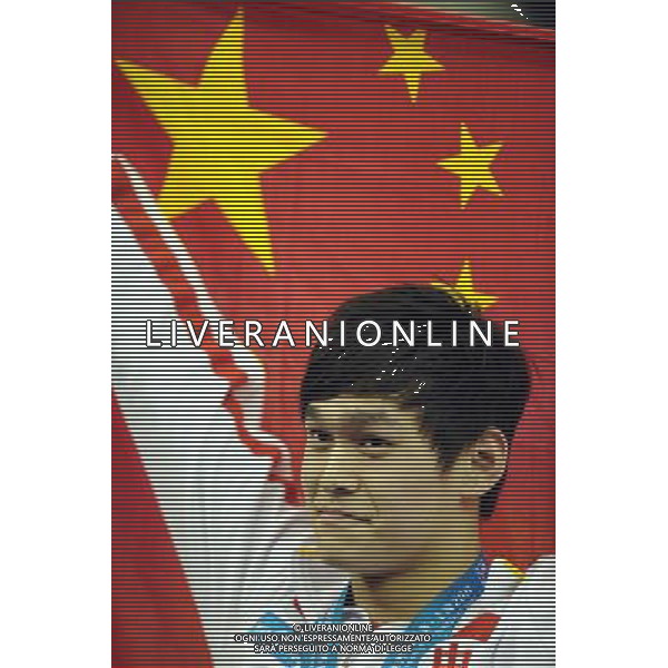 (110727) -- SHANGHAI, July 27, 2011 () -- Sun Yang of China poses in the awarding ceremony of men\'s 800m freestyle swimming event at the 14th FINA World Championships in Shanghai, east China, July 27, 2011. Sun Yang claimed the title with 7:38.57. (/Yang Zongyou) (sqq)