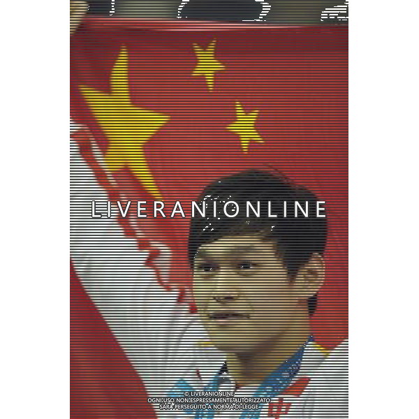 (110727) -- SHANGHAI, July 27, 2011 () -- Sun Yang of China poses in the awarding ceremony of men\'s 800m freestyle swimming event at the 14th FINA World Championships in Shanghai, east China, July 27, 2011. Sun Yang claimed the title with 7:38.57. (/Yang Zongyou) (sqq)