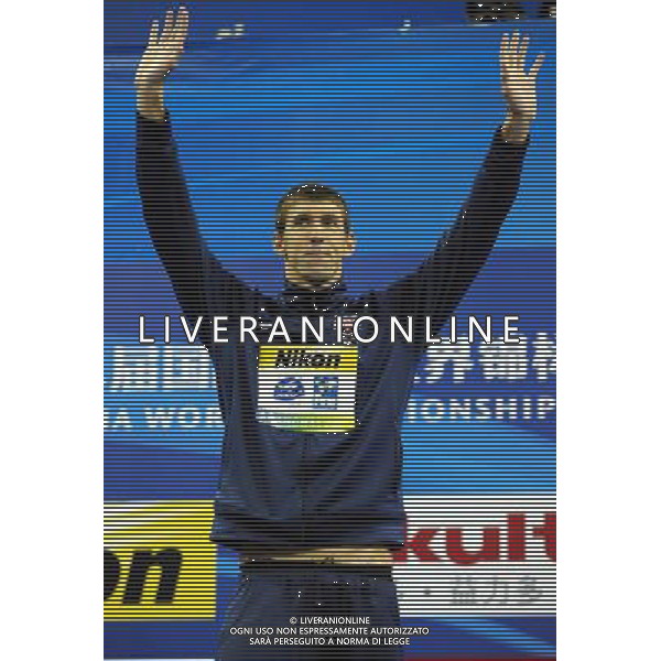 (110727) -- SHANGHAI, July 27, 2011 () -- Michael Phelps of the United States attends the awarding ceremony of men\'s 200m butterfly swimming event at the 14th FINA World Championships in Shanghai, east China, July 27, 2011. Michael Phelps claimed the title with 1:53.34. (/Guo Yong) (sqq)