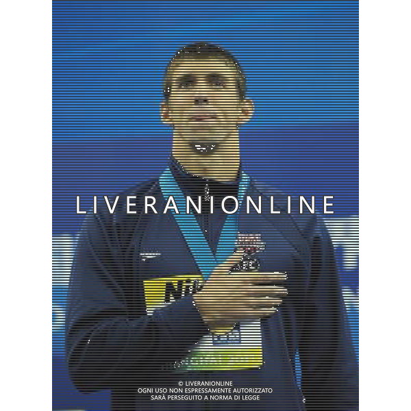 (110727) -- SHANGHAI, July 27, 2011 () -- Michael Phelps of the United States attends the awarding ceremony of men\'s 200m butterfly swimming event at the 14th FINA World Championships in Shanghai, east China, July 27, 2011. Michael Phelps claimed the title with 1:53.34. (/Guo Yong) (sqq)