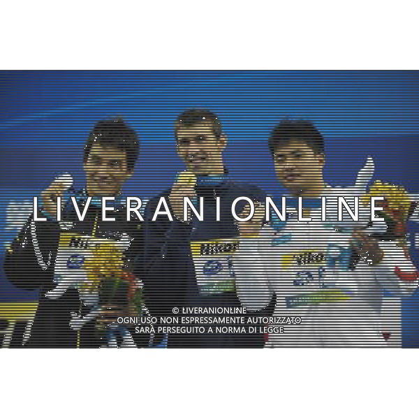 (110727) -- SHANGHAI, July 27, 2011 () -- Michael Phelps (C) of the United States, Takeshi Matsuda (L) of Japan, Wu Peng of China pose in the awarding ceremony of men\'s 200m butterfly swimming event at the 14th FINA World Championships in Shanghai, east China, July 27, 2011. Michael Phelps claimed the title with 1:53.34. Takeshi Matsuda won the silver medal with 1:54.01. Wu Peng got the bronze medal with 1:54.67. (/Guo Yong) (sqq)