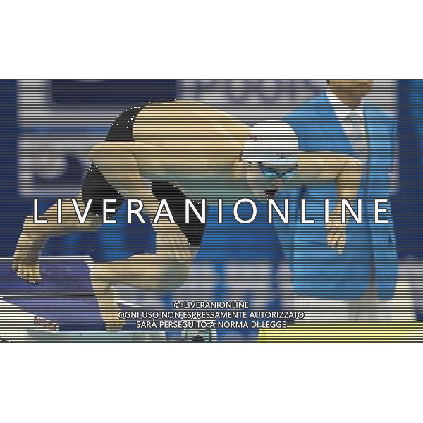 (110727) -- SHANGHAI, July 27, 2011 () -- Sun Yang of China starts in the final of men\'s 800m freestyle swimming event at the 14th FINA World Championships in Shanghai, east China, July 27, 2011. Sun Yang claimed the title with 7:38.57. (/Fan Jun) (zgp)