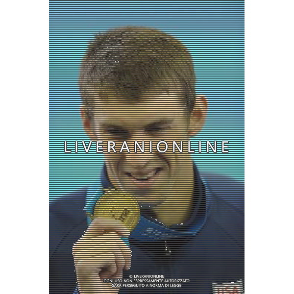 (110727) -- SHANGHAI, July 27, 2011 () -- Michael Phelps of the United States poses in the awarding ceremony of men\'s 200m butterfly swimming event at the 14th FINA World Championships in Shanghai, east China, July 27, 2011. Michael Phelps claimed the title with 1:53.34. (/Yang Zongyou) (sqq)