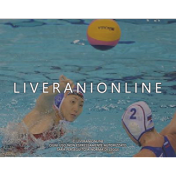 (110727) -- SHANGHAI, July 27, 2011 () -- Wang Yi of China shoots in the semifinal of women\'s water polo event between China and Russia at the 14th FINA World Championships in Shanghai, east China, July 27, 2011. China won the match 13-12.(/Guo Yong) (sqq)