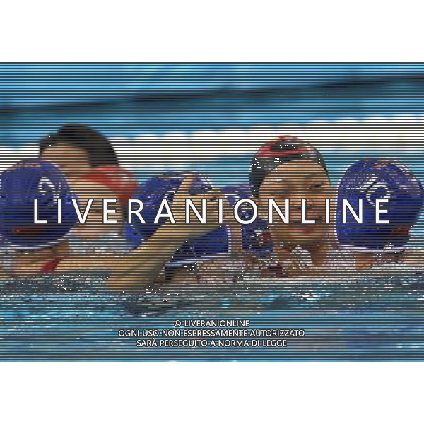 (110727) -- SHANGHAI, July 27, 2011 () -- Players of China celebrate after winning the semifinal of women\'s water polo event against Russia at the 14th FINA World Championships in Shanghai, east China, July 27, 2011. China won the match 13-12.(/Liu Ying) (sqq)