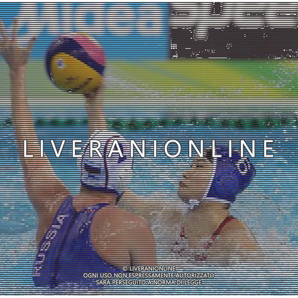 (110727) -- SHANGHAI, July 27, 2011 () -- Sun Yating (R) of China and Nadezhda Fedotova of Russia vie for the ball in the semifinal of women\'s water polo event between China and Russia at the 14th FINA World Championships in Shanghai, east China, July 27, 2011. China won the match 13-12. (/Liu Ying) (sqq)